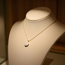 Load image into Gallery viewer, Cat Eye Shell Pendant