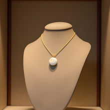 Load image into Gallery viewer, Cat Eye Shell Pendant