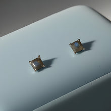 Load image into Gallery viewer, labrodorite stud earrings