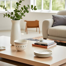 Load image into Gallery viewer, Set of 4 Royal China Saucers