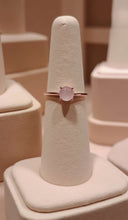 Load image into Gallery viewer, Rose Quartz Ring