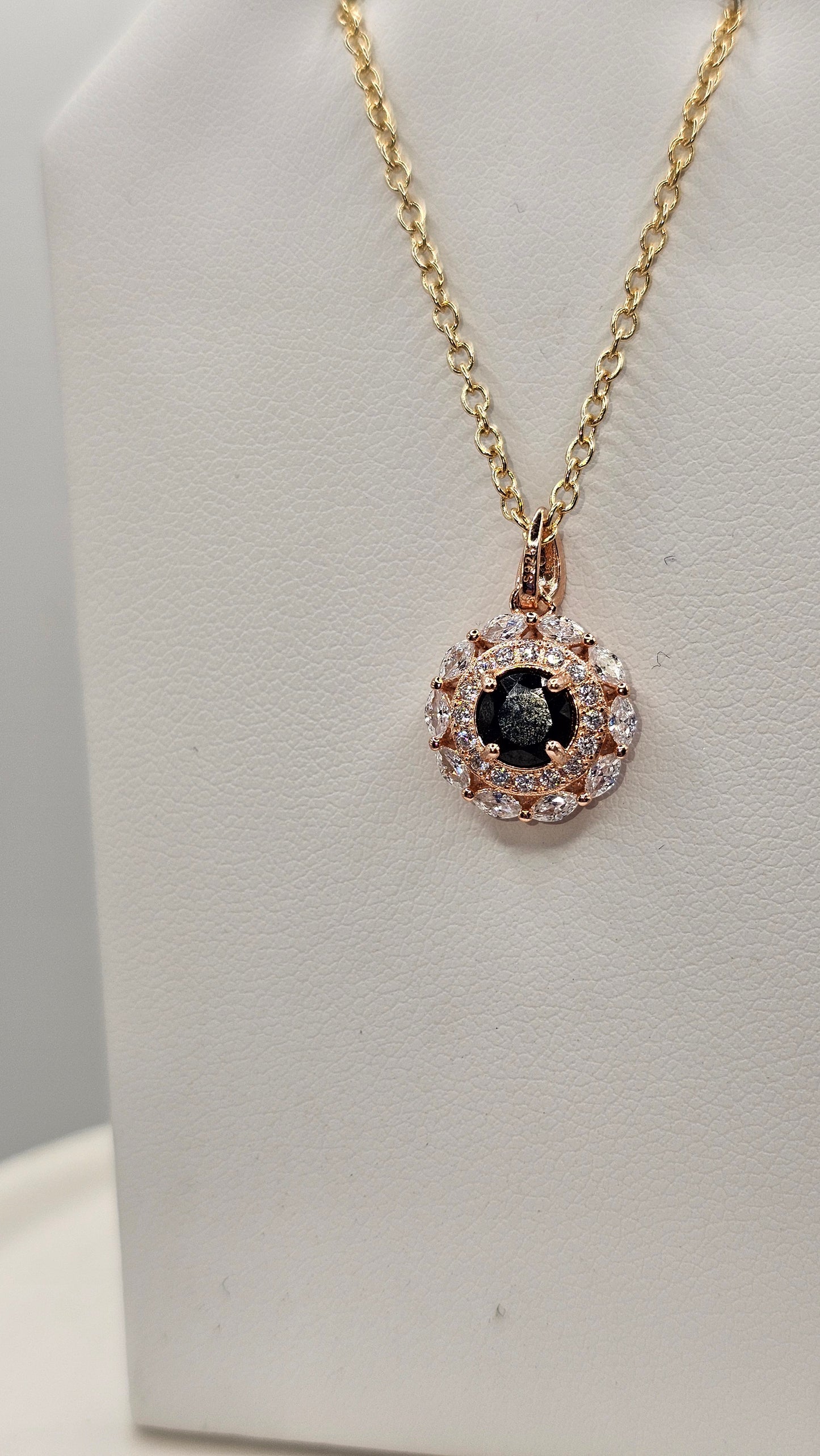 Onyx Vintage Round Rose Gold Pendant