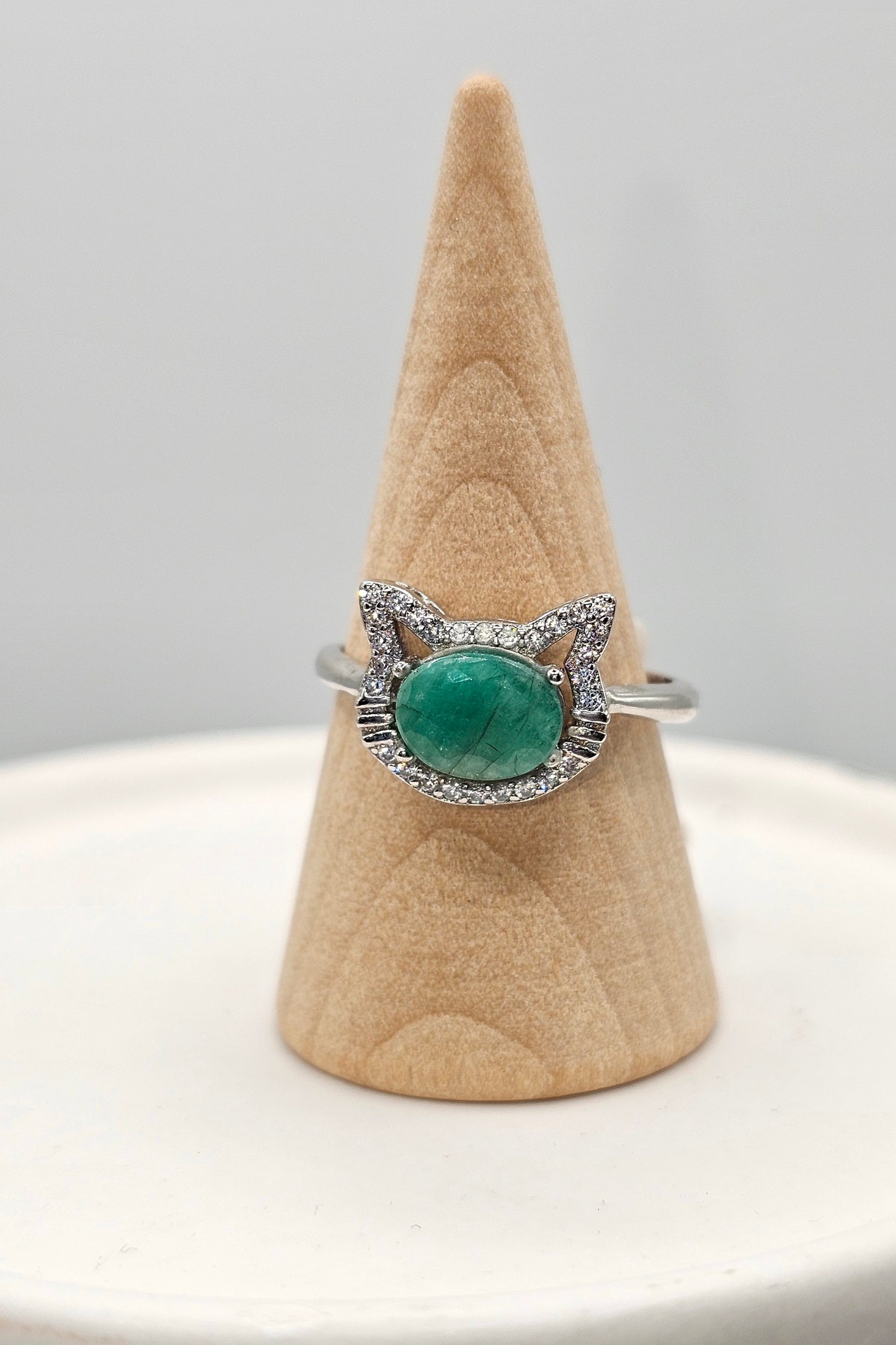 Emerald Cat Sterling Silver Ring